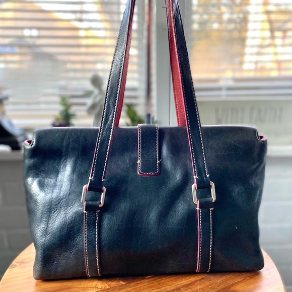 Vintage Dooney & Burke HEART Buckle Black Leather Shoulder Bag - Picture 4 of 13